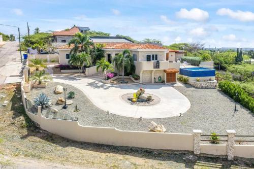 RK01A - Private pool - Horizon Jewel 3BR in Savaneta