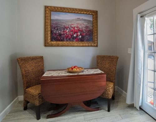Tank House Stay for 2 in Comfort Texas Access to Pool Hot Tub in Comfort (TX)