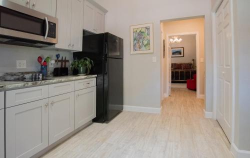Tank House Stay for 2 in Comfort Texas Access to Pool Hot Tub in Comfort (TX)