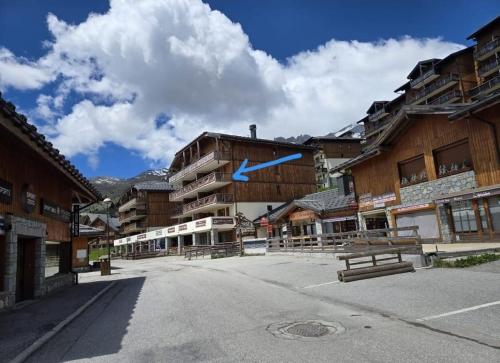 Exterior view, L'Appartement Le 301 in Montgellafrey