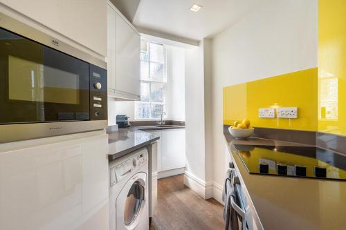 Chelsea Sloane Square by Viridian Apartments - image 12
