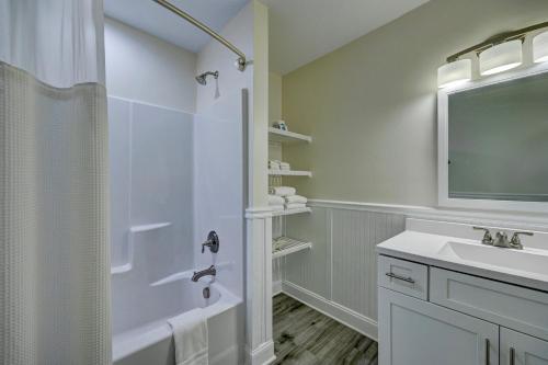 1006 Queen Suite, 1st Floor Cove