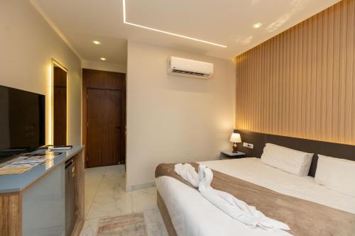 Horizon Pyramids Boutique - image 6