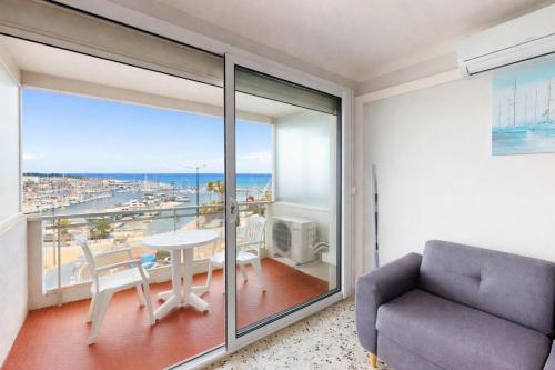 TRIDENT - T2 avec vue sur la marina et à deux pas de la plage
