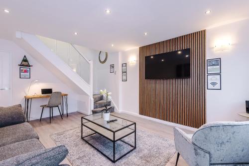 Stylish 2BR House for 4 in Manchester with Parking gîte à louer Failsworth Railway Station