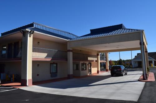 Royal Inn & Suites - image 7