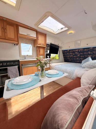 Iekārtas, Goat-Island Beach front get-away in Leigh