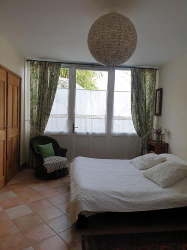 Studio, chambre d'hôtes dans mas provençal (Studio, chambre d'hotes dans mas provencal) in Sauzet (Rhone-Alpes)