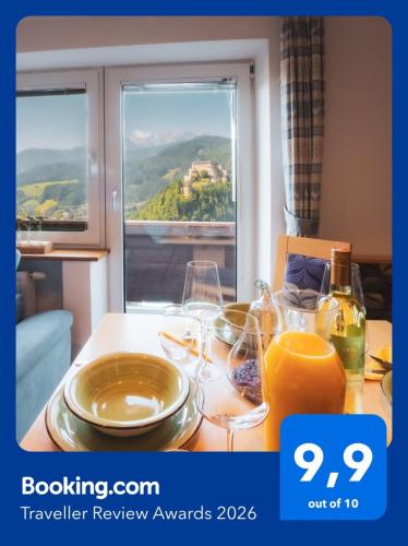  Haus Biechl mit Blick auf die Burg Hohenwerfen in Pfarrwerfen