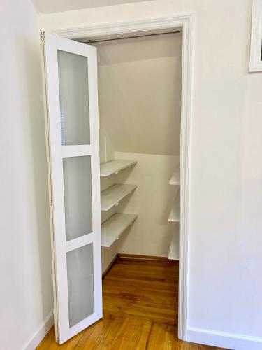 016 - Spacious&Comfortable 2B2B 20 Min to NYC in Hoboken (Nj)