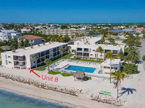 Outstanding Oceanfront Oasis Directly on Beach #8 in Marathon, USA
