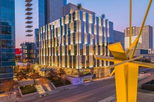 HALL Arts Hotel Dallas, Curio Collection by Hilton in Dallas, USA