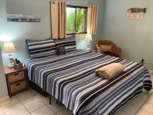 Oceanfront bliss, heated pool & beach #31 in Marathon, USA