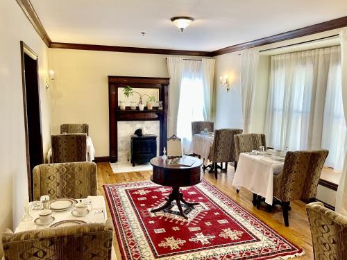 Dartmouth House Inn