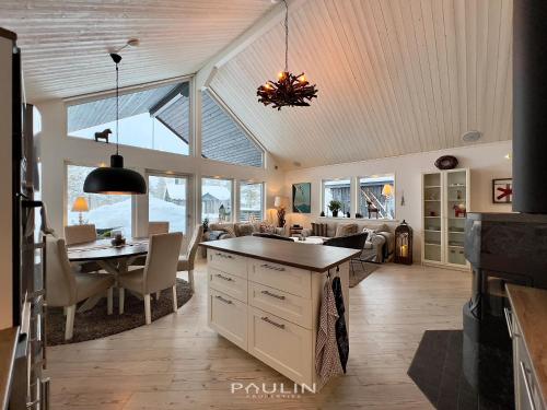 Lindvallen Ski Resort - Sauna - Jacuzzi - 7 Guests in Селен
