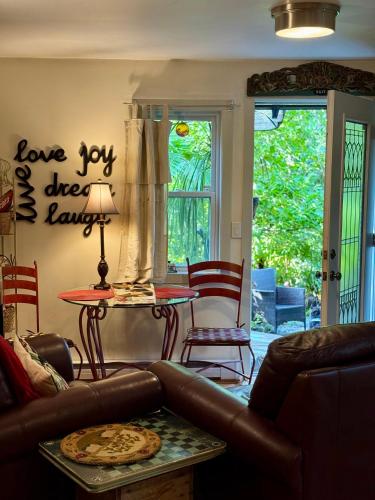 Facilities, Magnolia Petal Accommodation in Fernwood