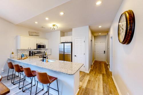SB40 Family Tides - Sandpiper Bay in Sansetbīča (NC)
