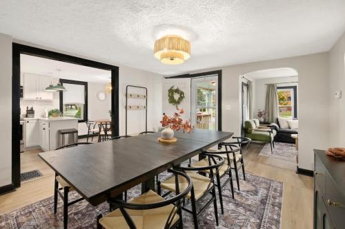 Modernized Historical Home in Downtown Medina with Hot Tub in 梅迪納