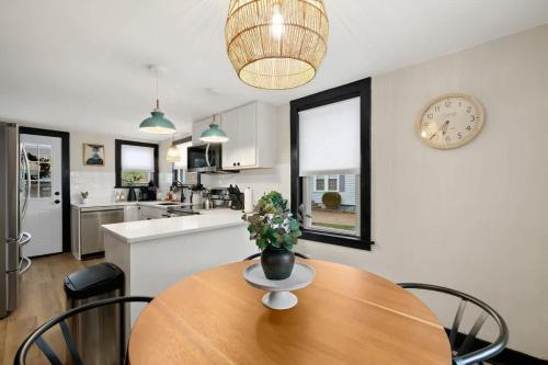 Modernized Historical Home in Downtown Medina with Hot Tub in 梅迪納