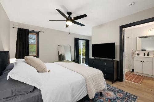 Modernized Historical Home in Downtown Medina with Hot Tub in 梅迪納
