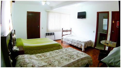 2 double beds, 1 twin bed