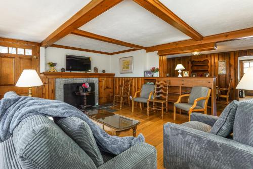 Family Home Near Roosevelt Forest & Historic Sites in Stratford (Connecticut)