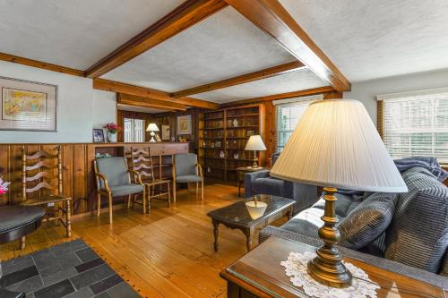 Family Home Near Roosevelt Forest & Historic Sites in Stratford (Connecticut)
