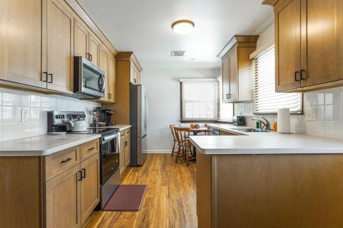 Family Home Near Roosevelt Forest & Historic Sites in Stratford (Connecticut)