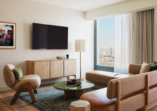 room detail thumbnail 1