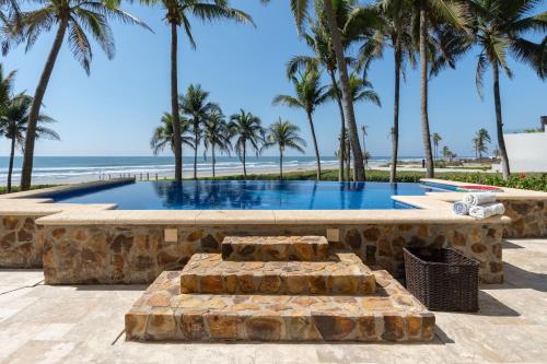 Exclusive Oceanfront Apartment Beach access