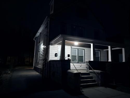 外部景觀, Bachi - Cozy 3BR Apt with Parking, Desk & Fast WiFi near Yale, Quinnipiac, SCSU & Hospitals in 哈姆登