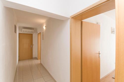 Apartments Skriveni Dvori - image 5