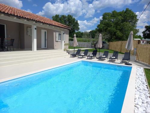 House Holiday house Milotici – khách sạn tại Tinjan