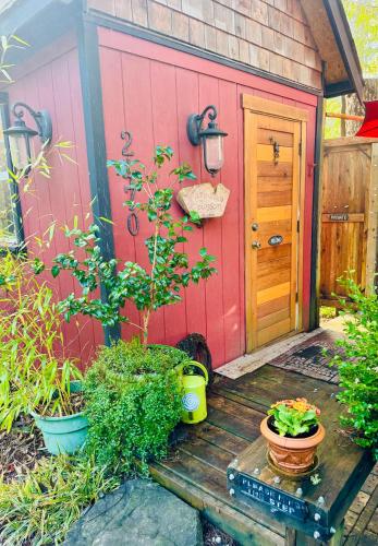 Entrance, Magnolia Petal Accommodation in Fernwood