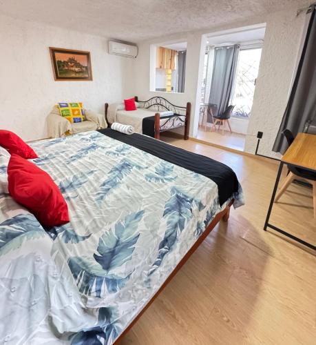 room detail thumbnail 2