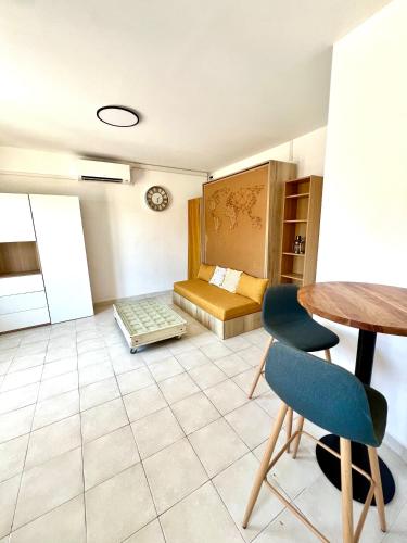 Studio à Narbonne-Plage à 80 mètres de la plage, rénové, climatisé, tout confort - Apartment - Narbonne-Plage