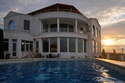 Amber Hotel Guest house Varna – khách sạn tại Varna Suburbs