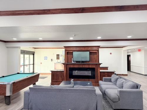 Black Gold Suites Stanley
