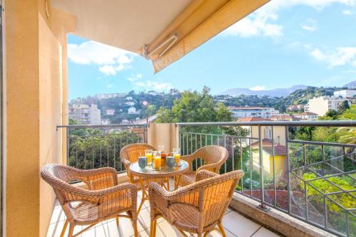 VILLA MELANIE - Agreable 3 pieces - Centre ville Menton - Parking, Alpes-Maritimes