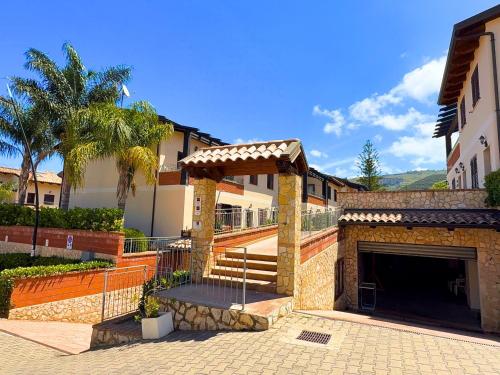 MOLO 24 LUXURY APARTMENT - with FREE Parking just 5 minutes walk from historic center