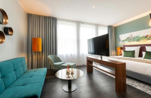 room detail thumbnail 1