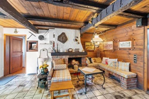 Historisches Fachwerkhaus aus dem 18 Jahrhundert in Χενέφ