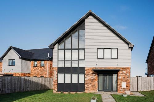 Meadows Way - Colwell - Sleeps 8-10 – khách sạn tại Freshwater North