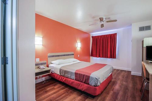 1 queen bed
