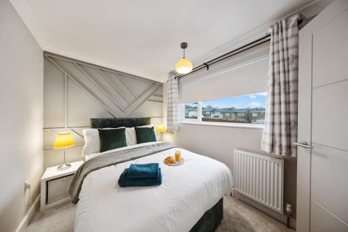 Bed, Long-short-stay Medway home with parking, WiFi &pool table in Gillingham