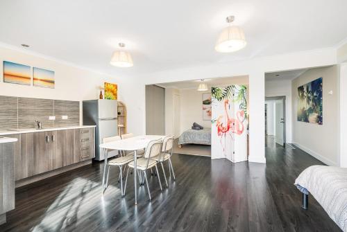 Ruby SoHo Workshop Villa in Devonport