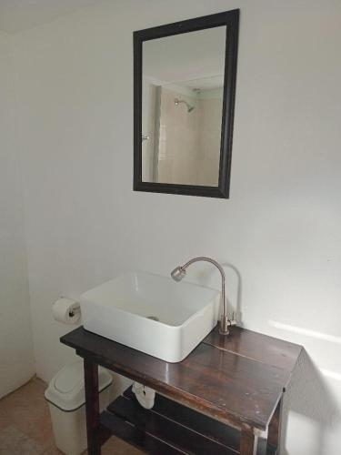 Kingsworth Hostel (Private Rooms only )