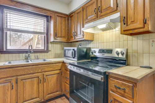Pet Friendly & WFH Ready! Quiet Hudson Valley Apt in Newburgh (New York)