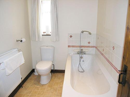 Baño, Oak Tree Cottage in York Suburbs