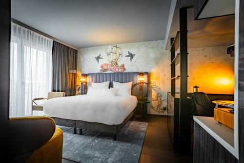 room detail thumbnail 1